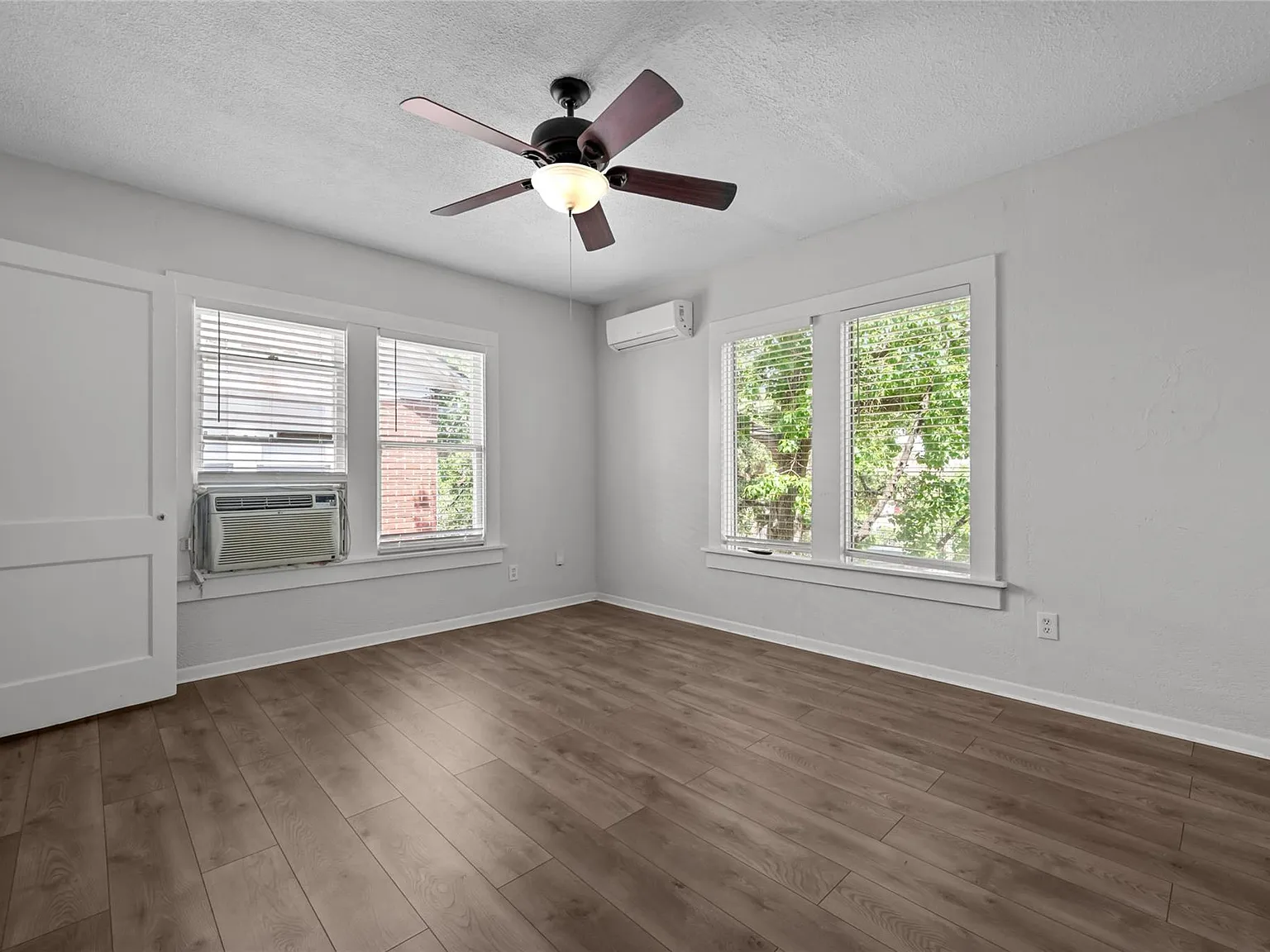1 bed, 1.0 bath, 700 sqft, $1,350 — Photo 4