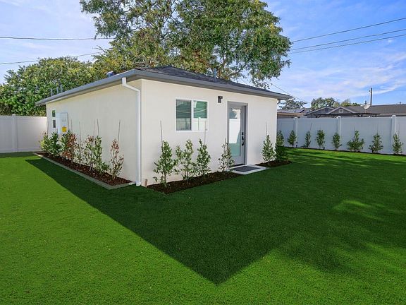 3rd image of 11325 Utopia Ave