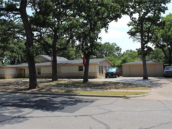 2nd image of 500 Lincolnshire Dr