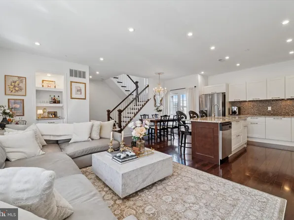 304 Dupont St, Philadelphia, PA 19128