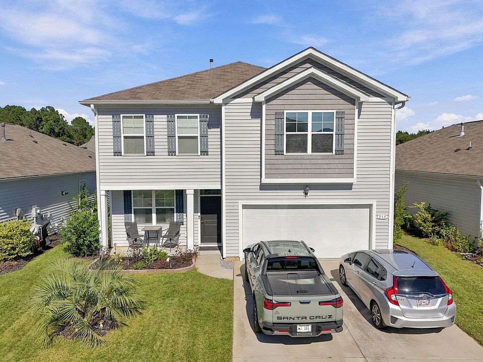 1st image of 215 Pin Oak Dr.