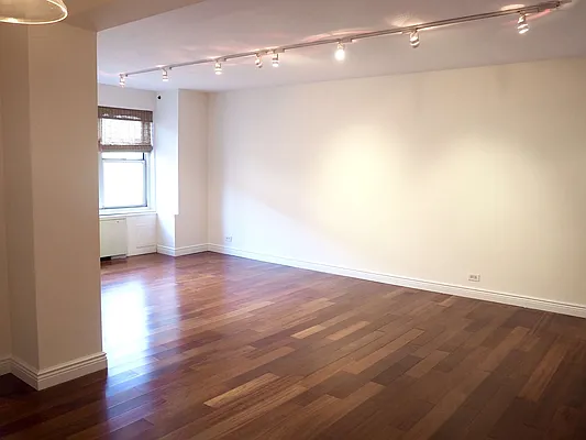 Rented by Barshay Brokerage | media 9