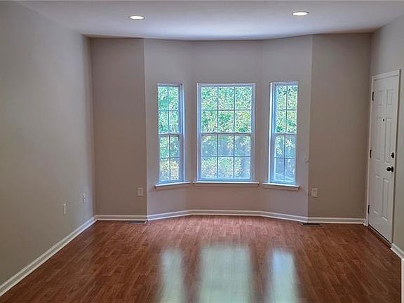 4th image of 35 Forest Dr