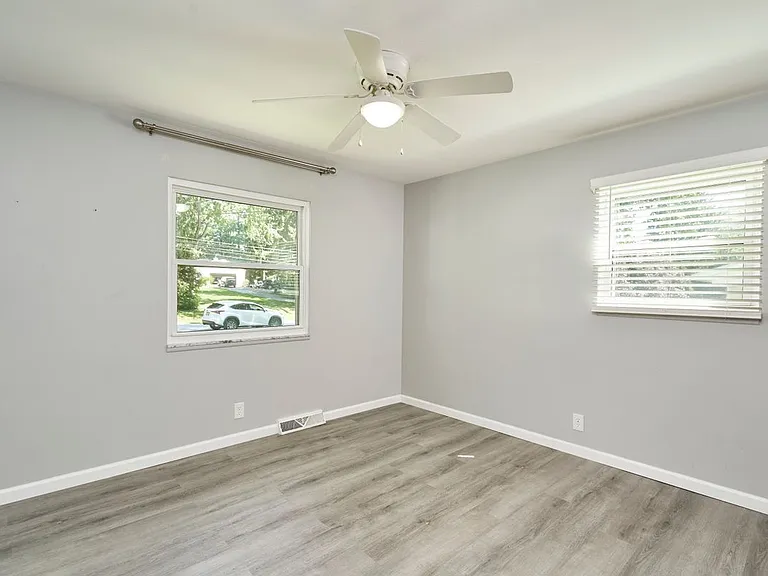 432 Mackinaw Ave — Photo 9