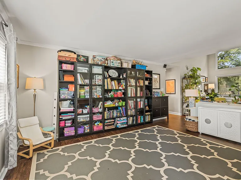 223 Ivy Cir — Photo 33