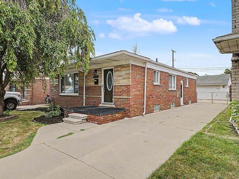 4205 Katherine St — Photo 1