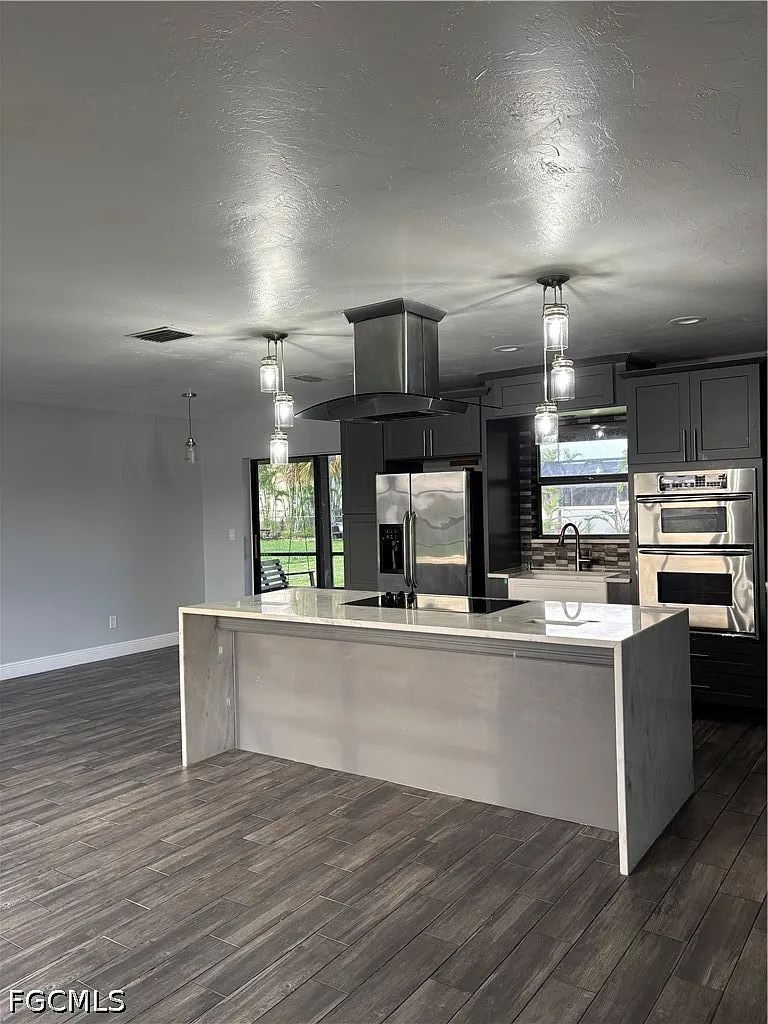 3 bed, 2.0 bath, 1633 sqft, $2,000 — Photo 4