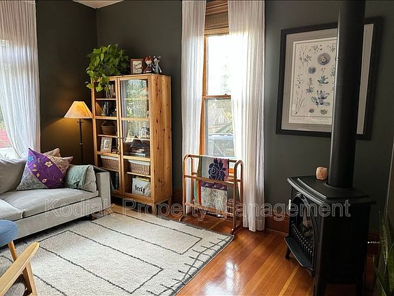 4th image of 144 W Apricot Ave