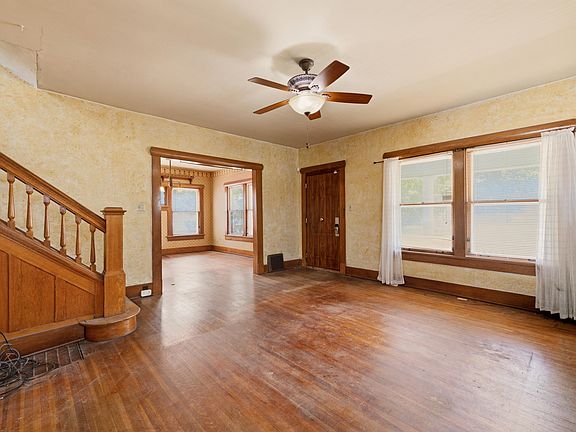 2nd image of 3240 E Country Club Pl