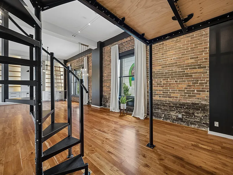 915 Franklin St #2L — Photo 9