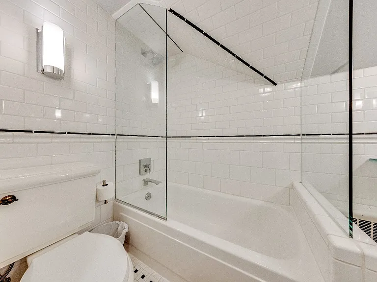 303 E Olive St #2 — Photo 8