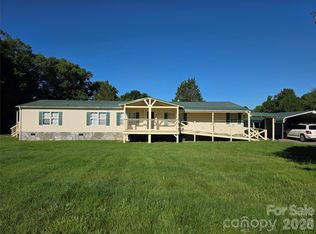1395 Cape Hickory Rd, Hickory, NC 28601