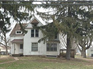 589 N Henderson Rd, Freeport, IL 61032