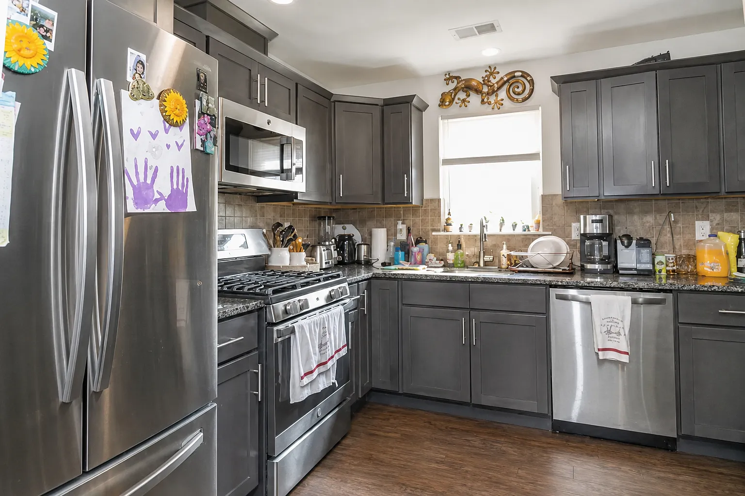 3 bed, 1440 sqft, $3,200 — Photo 2