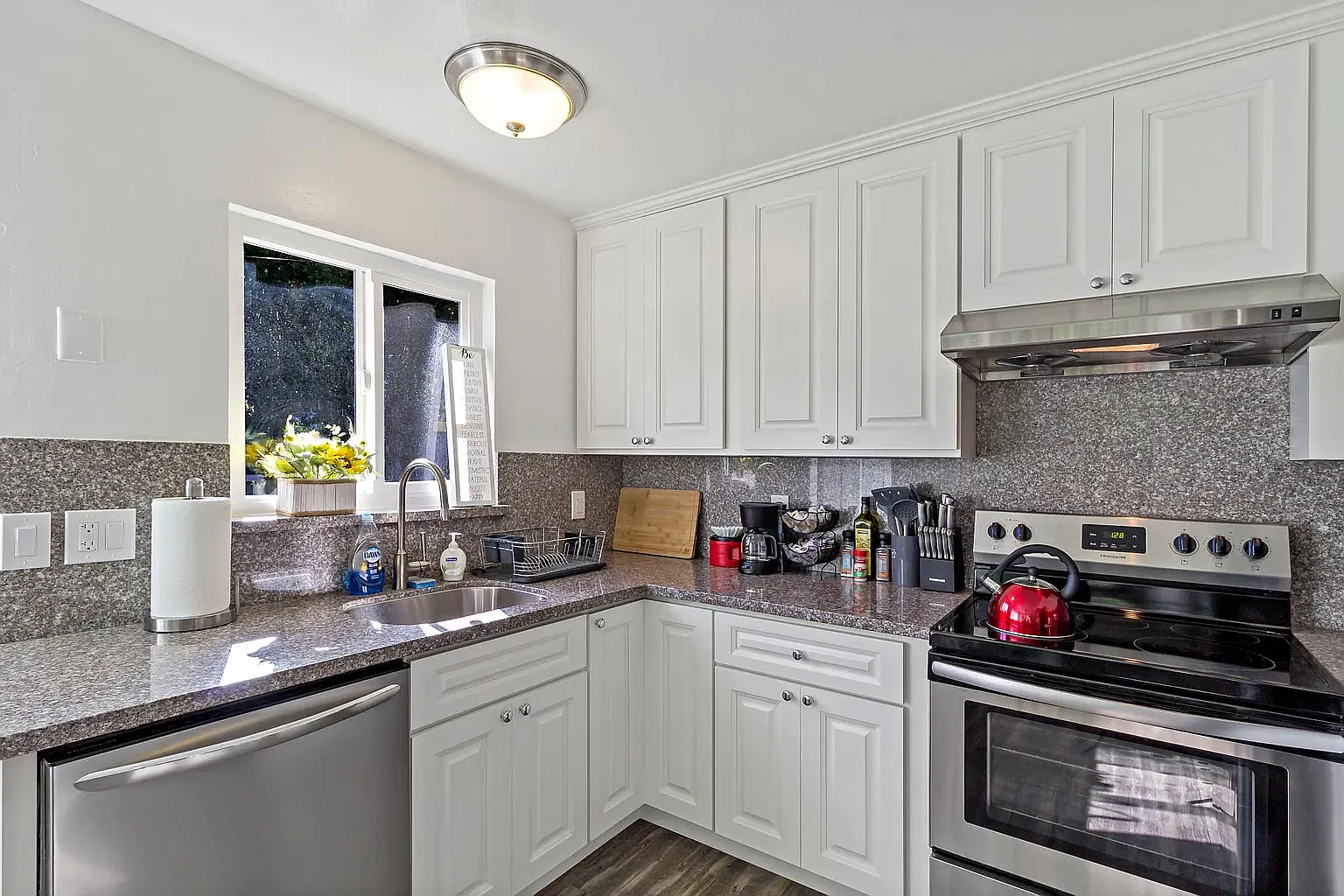 3 bed, 1200 sqft, $3,900 — Photo 4