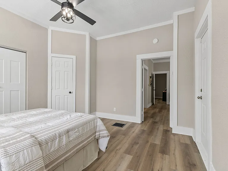 1153 Villa Ave — Photo 11