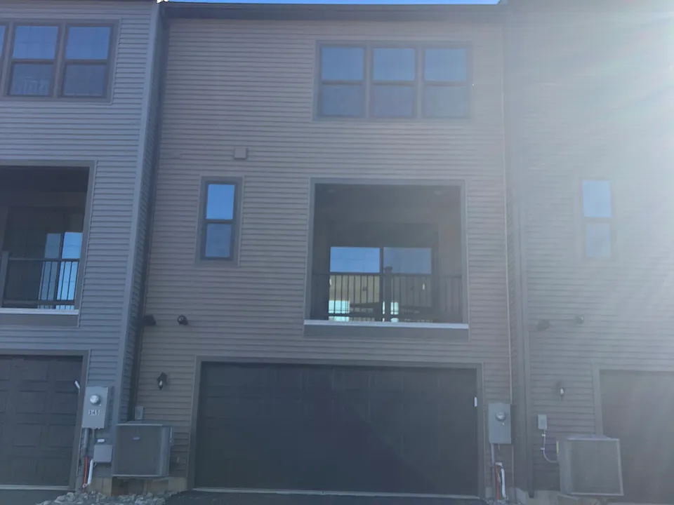 343 E Cochran St