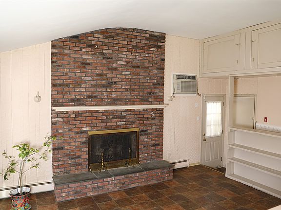 2nd image of 7 Regina Dr