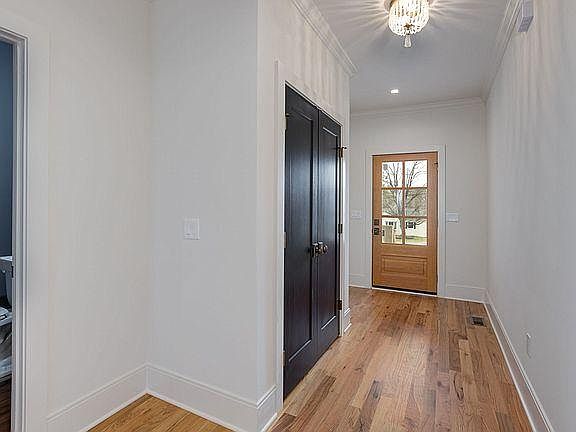 Entrance / Coat Closet