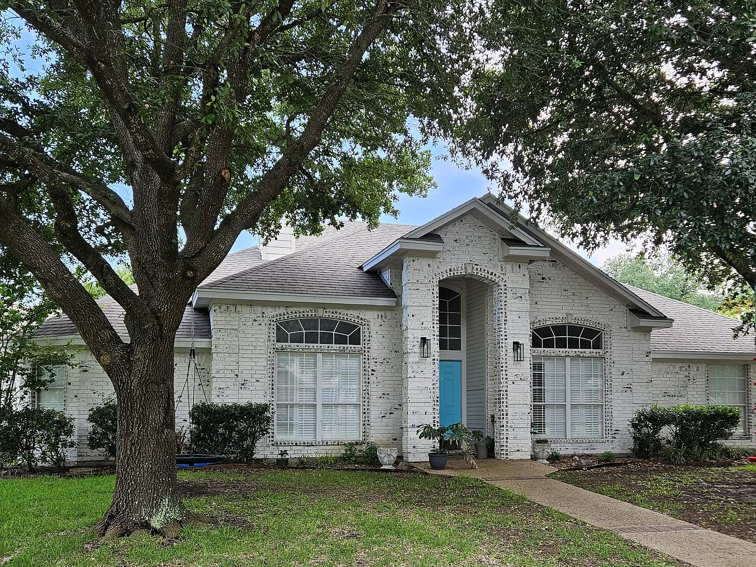 4 bed, 2644 sqft, $2,840 — Photo 1