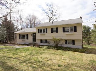 89 Mountain View Rd, Putnam Valley, NY 10579