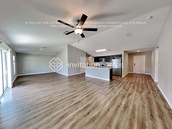 3rd image of 3302 Manhattan St