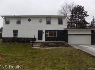 349 E Peterson Dr, Brighton, MI