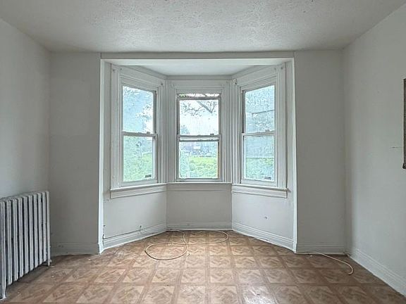 5th image of 2206 Lyndhurst Ave