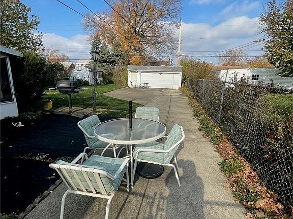 3rd image of 4808 Grantwood Dr