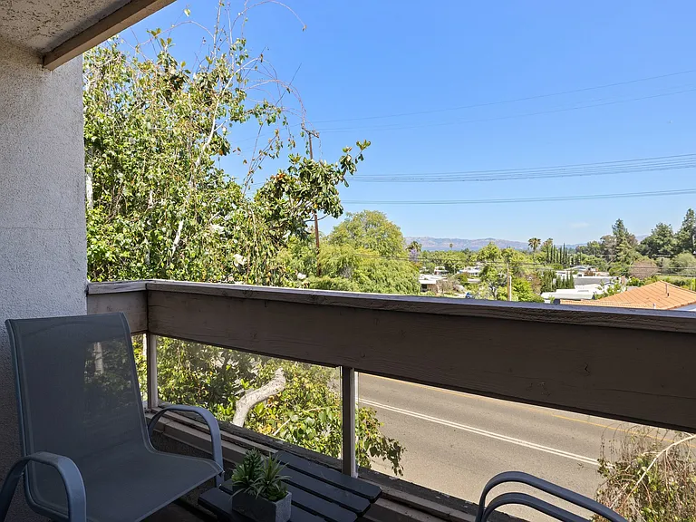 17106 Burbank Blvd — Photo 27