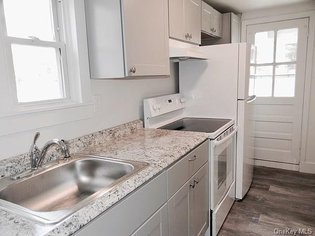 1st image of 5 Putnam Ave