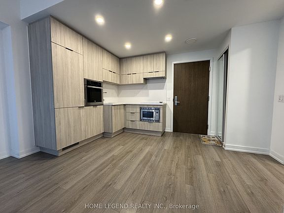 2nd image of 39 Roehampton Ave #706