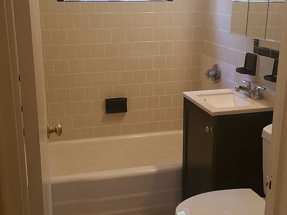 landlord_unit_photo_10320591_17