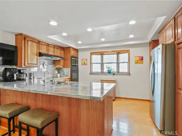 215 Valley Dr, Hermosa Beach, CA 90254