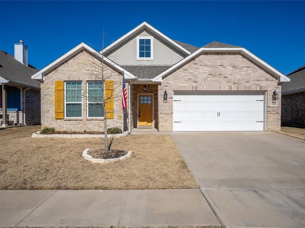 520 Mustang Ln, Pilot Point, TX 76258