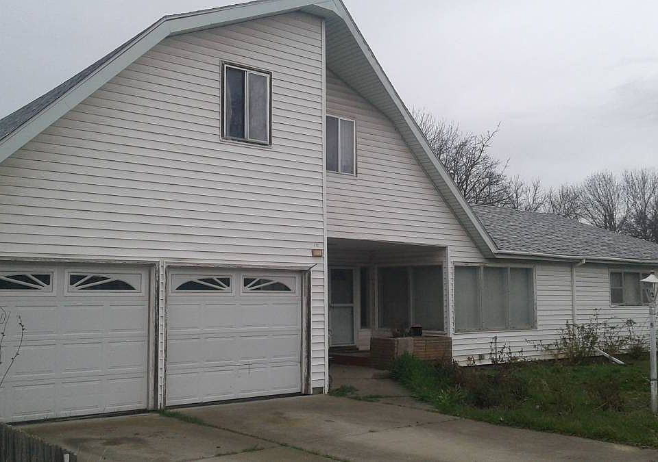 1st image of 117 NE Ash Ave