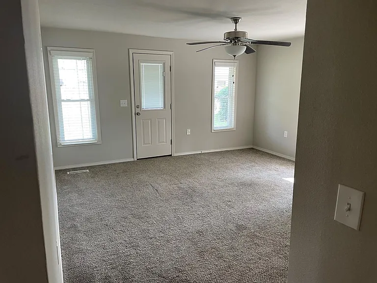 703 Southwest Ave — Photo 9