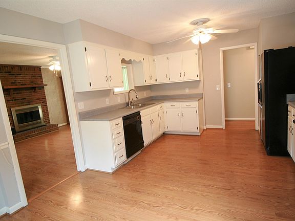 5th image of 3917 Bradley Ct