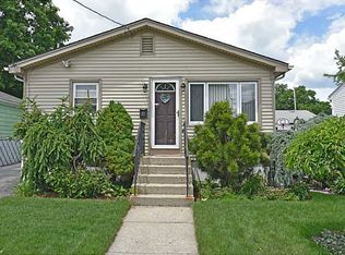 37 Auburn Ave, Johnston, RI 02919