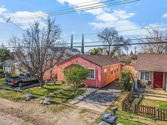 2nd image of 2647 Taft St