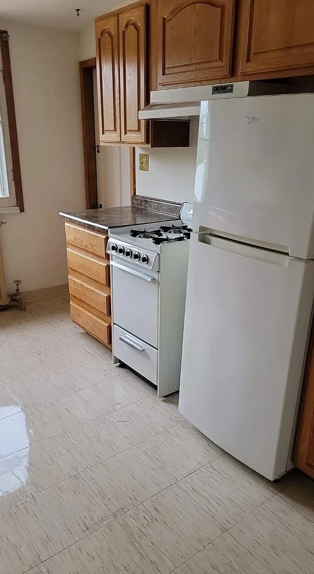 Studio, $695 — Photo 3