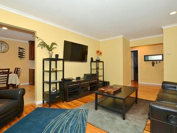 3rd image of 713 Willis Ave