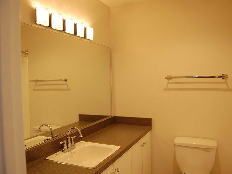 2nd image of 1068 Andrews St