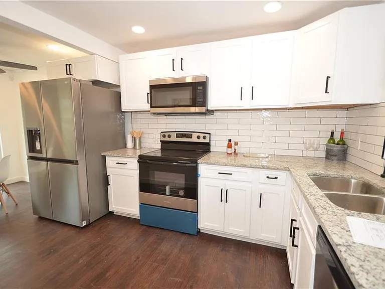 1350 Kenilworth Dr SW — Photo 5