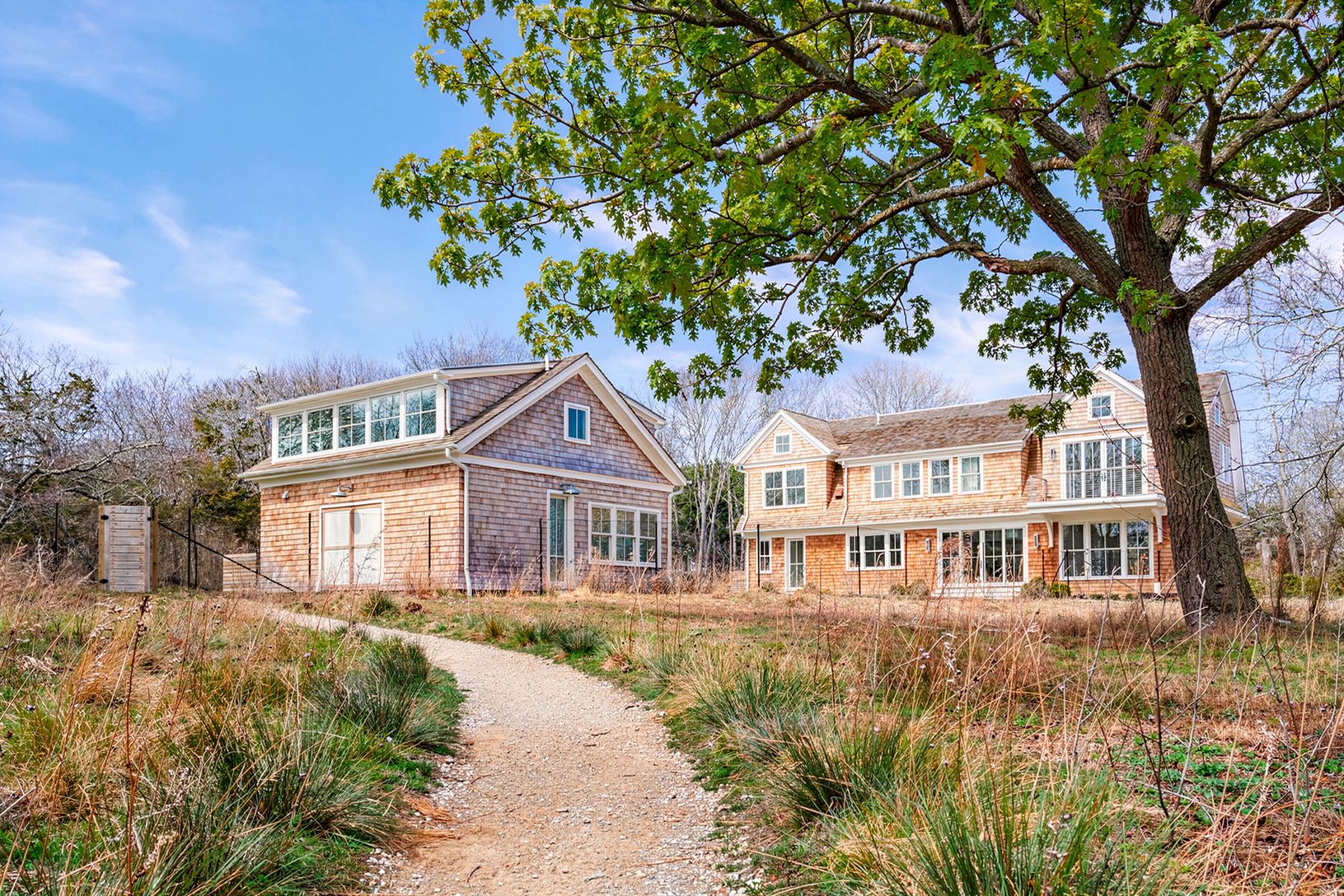  Your private pathway and easy waterfront access.