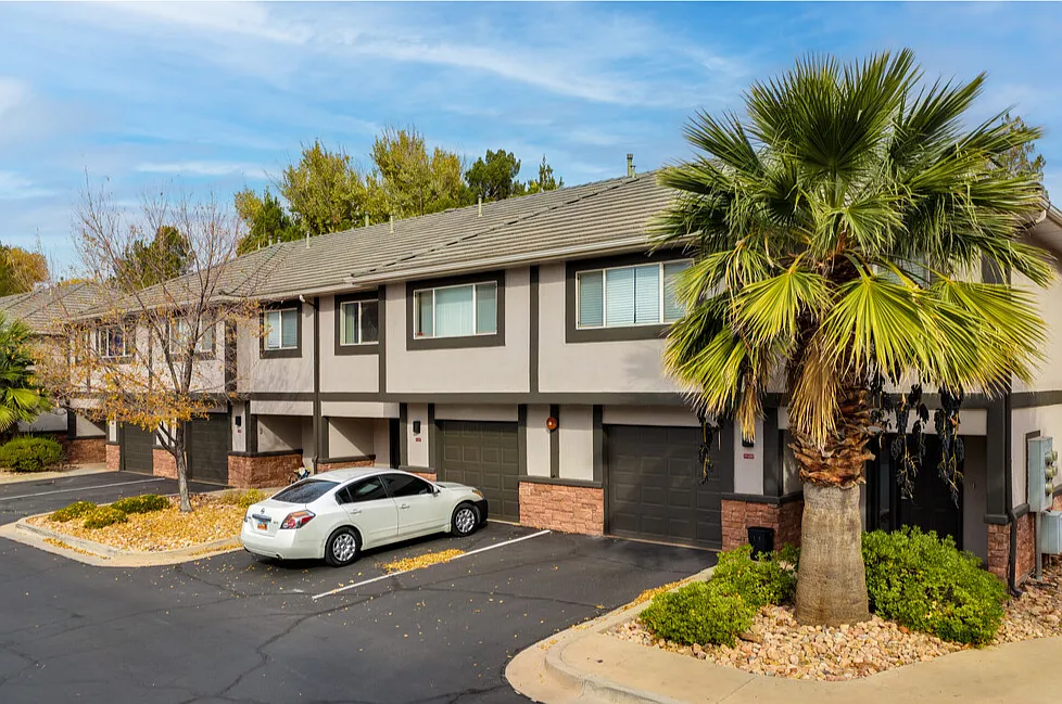 Oasis Palms — Photo 1