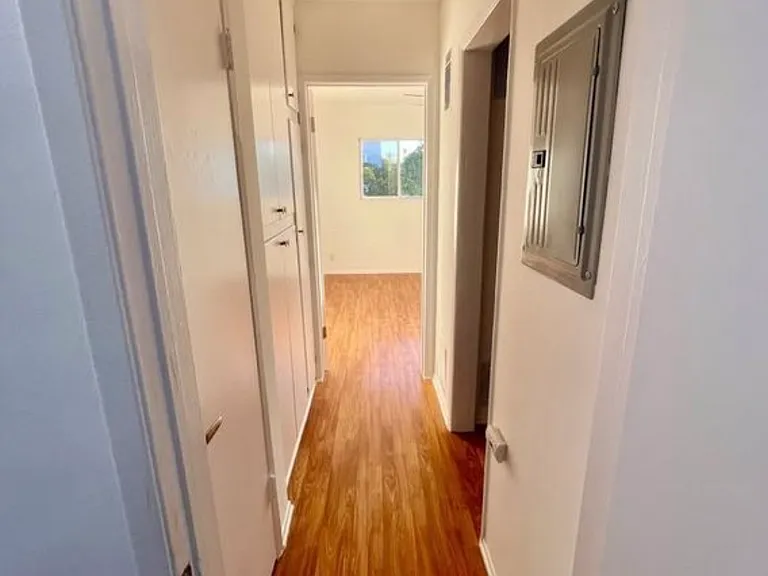 1250 N Kingsley Dr #106 — Photo 6