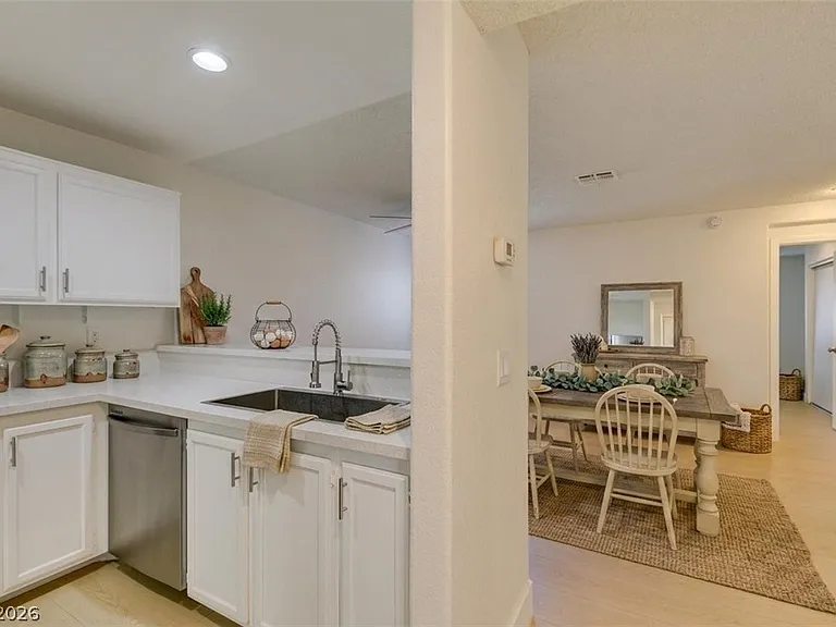 1800 Edmond St #124 — Photo 43