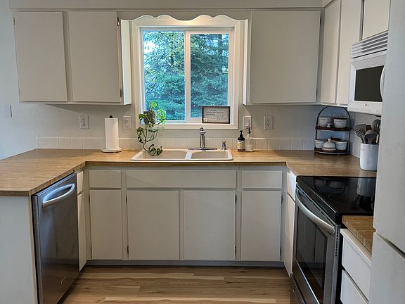 5th image of 17118 E Broadway Ave
