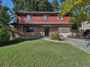 102 Branch Ave, Central Islip, NY 11722